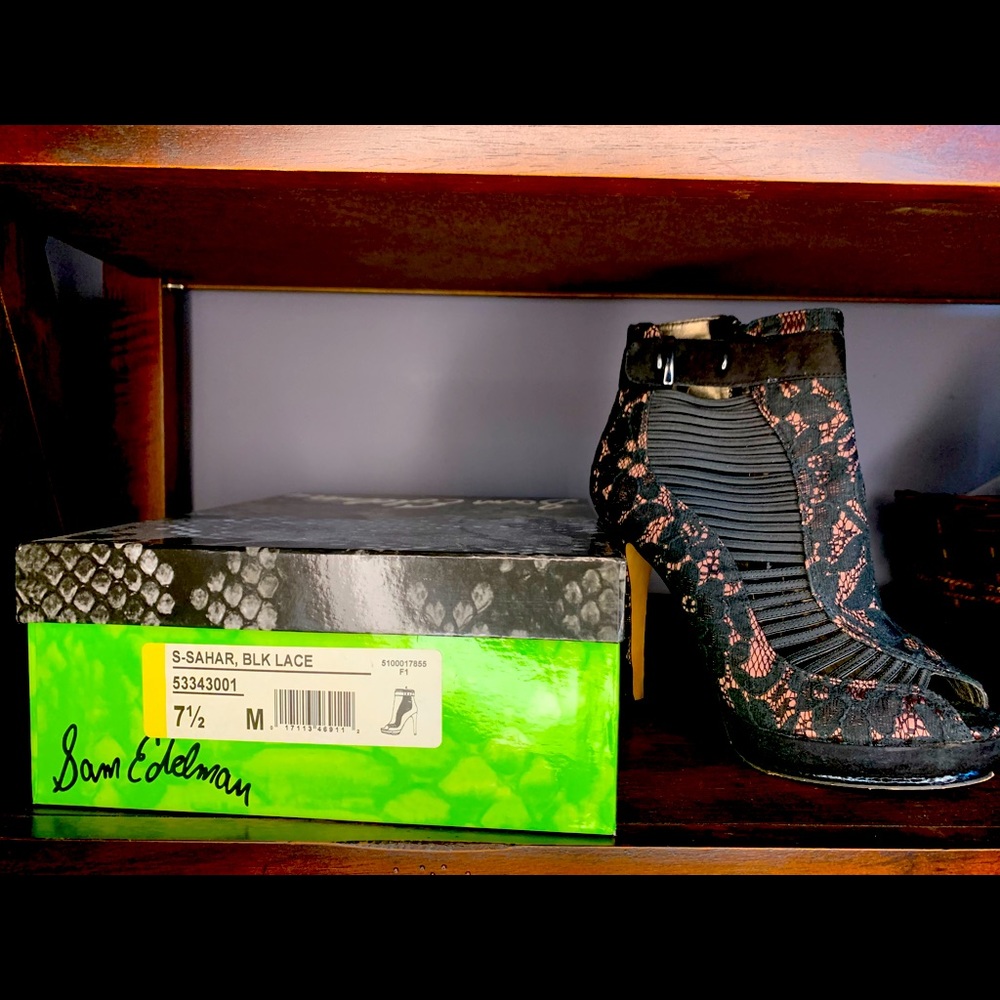 Sam Edelman Sahar ankle bootie